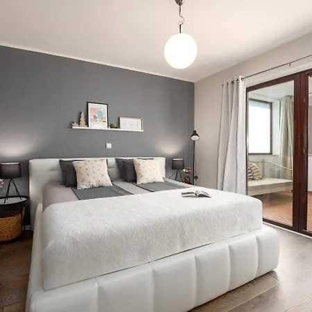 Vakantiehuis Exquisites Mit Privatem Garten, Liegen, Kinderstuhl, Waschmaschine - Nur 700 Meter Zum Poreč