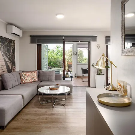 Exquisites Mit Privatem Garten, Liegen, Kinderstuhl, Waschmaschine - Nur 700 Meter Zum * Poreč