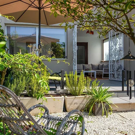 Exquisites Mit Privatem Garten, Liegen, Kinderstuhl, Waschmaschine - Nur 700 Meter Zum *