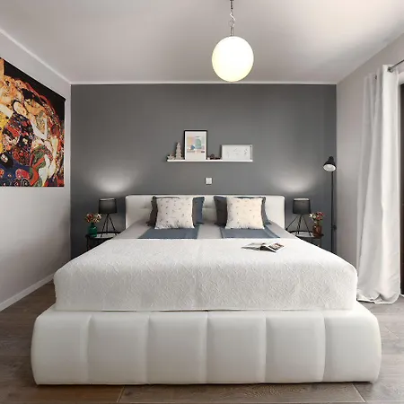 Exquisites Mit Privatem Garten, Liegen, Kinderstuhl, Waschmaschine - Nur 700 Meter Zum Poreč