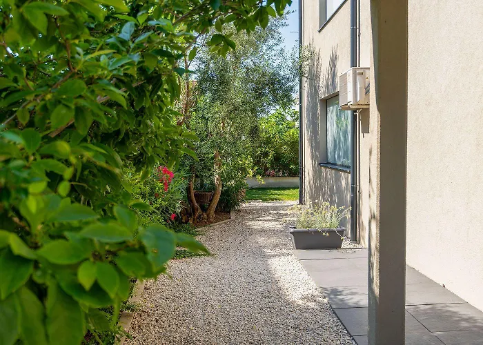 Exquisites Mit Privatem Garten, Liegen, Kinderstuhl, Waschmaschine - Nur 700 Meter Zum Feriehus *