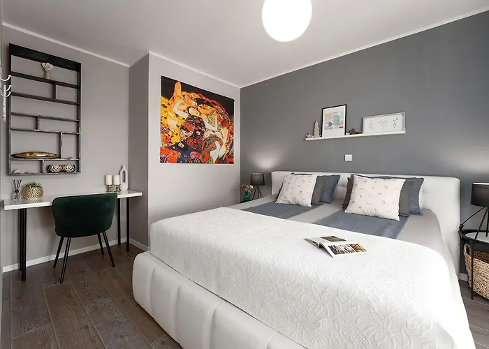 Exquisites Mit Privatem Garten, Liegen, Kinderstuhl, Waschmaschine - Nur 700 Meter Zum